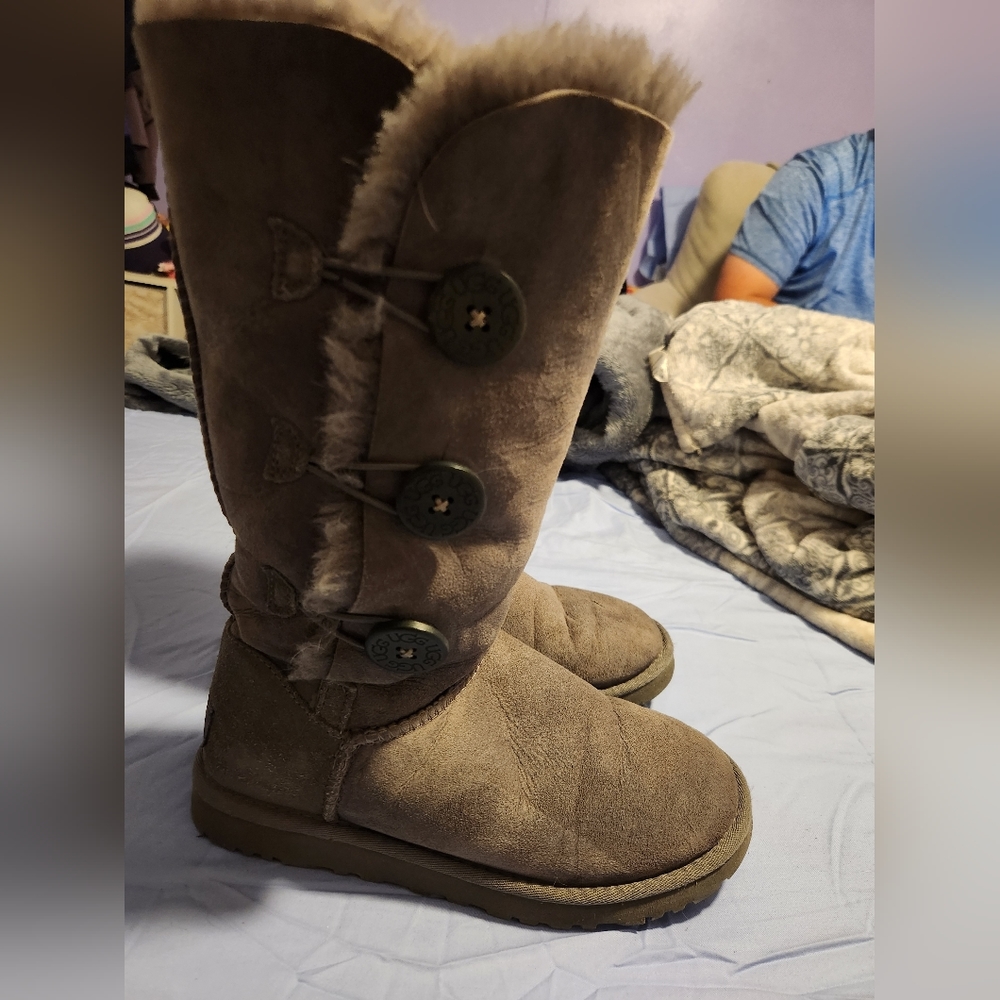 Grey ugg boots